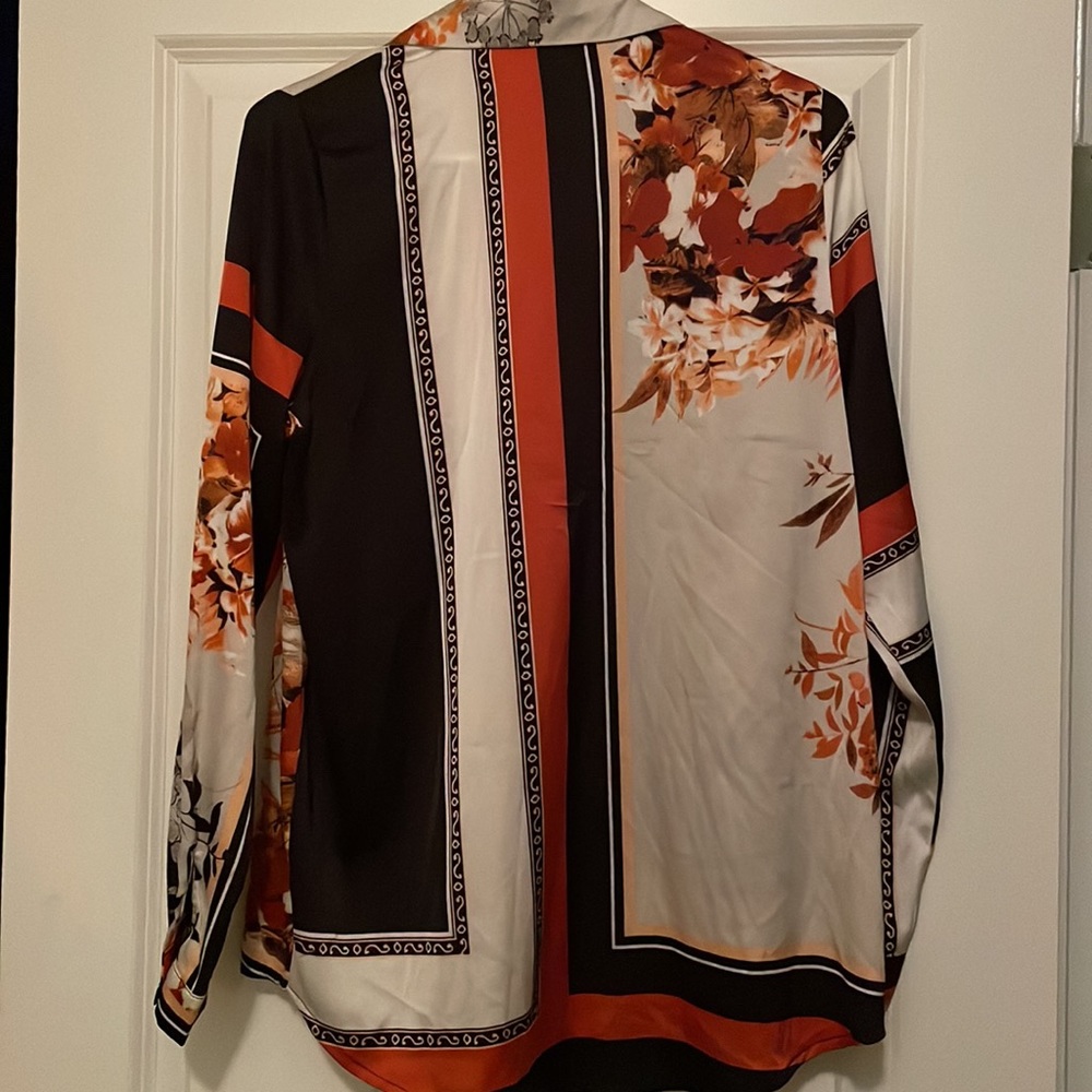 Fashion Nova Satin Blouse Size Small like new - Picture 7 of 7